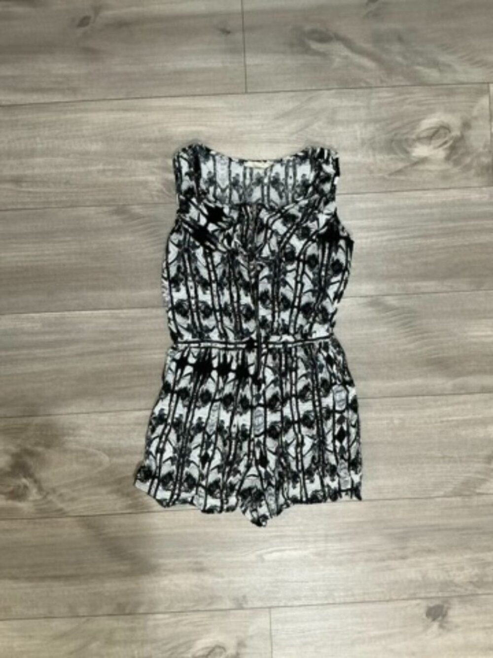 Olive & Oak Black White Palm Print Romper XS